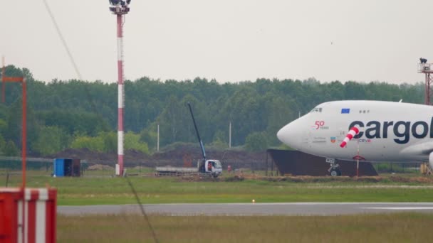 Cargolux Boeing 747 після посадки — стокове відео