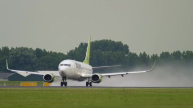 Hava Baltık Boeing 737 kalkış