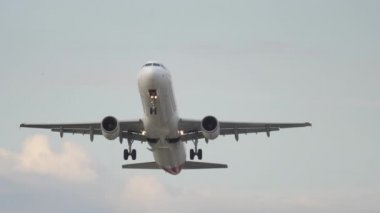 Düsseldorf 'tan kalkan uçak.