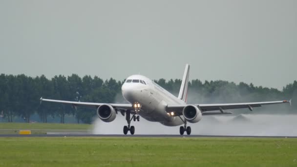 Air France Airbus 320 felszállás után — Stock videók