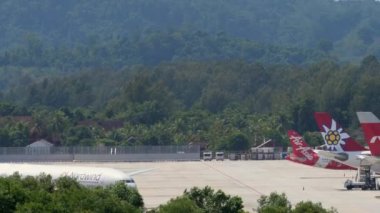 Phuket havaalanında trafik vardı.