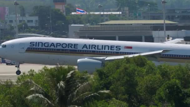 Singapore Airlines Boeing 777 aterrizaje — Vídeos de Stock
