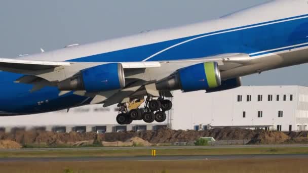 Cargolux Boeing 747 pouso de cargueiro — Vídeo de Stock