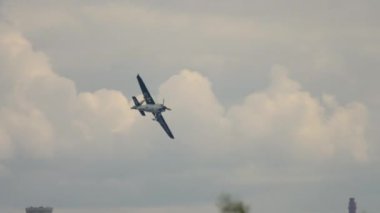 Yarış uçağı yarışı yapıyor.