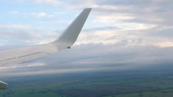 Вид з повітря на сходження на літак — стокове відео