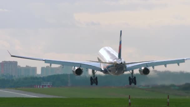 Aeroflot Airbus A330 aterrizaje — Vídeo de stock