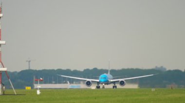 KLM Boeing 787 Dreamliner kalkıyor.