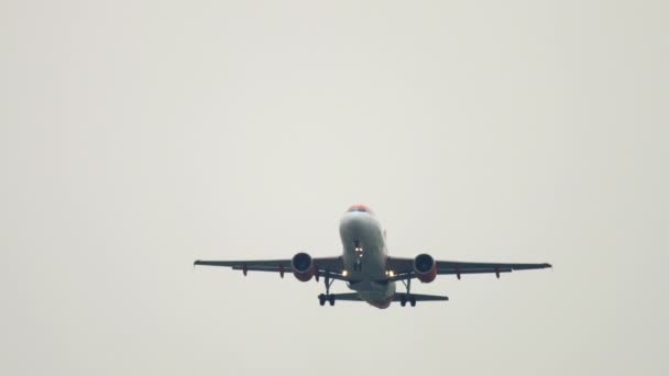 EasyJet Airbus A319 отправление — стоковое видео