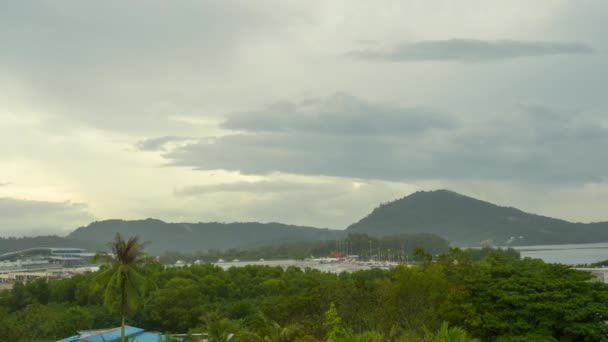 Panoramisch uitzicht op Phuket Airport, timelapse — Stockvideo