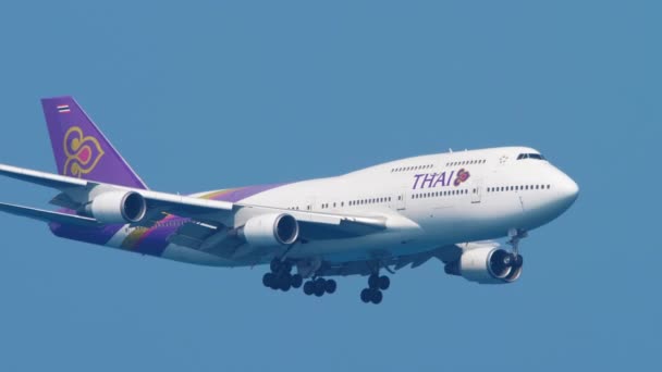 Thai Airways Boeing 747 pouso de avião — Vídeo de Stock