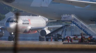 Jetstar Airbus 320 kalkışa hazırlanıyor.