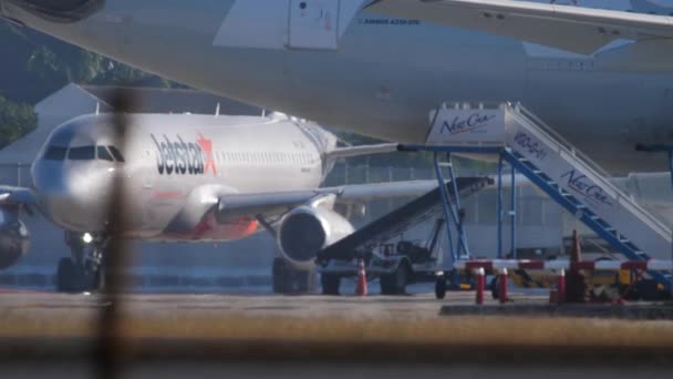 Авиакомпания Jetstar Airbus 320 готова к вылету — стоковое видео
