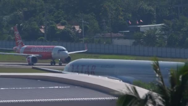 Boeing 777 airlier con salida desde Phuket — Vídeos de Stock