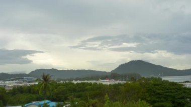 Phuket Havaalanı 'nın panoramik görüntüsü, zaman ayarlı