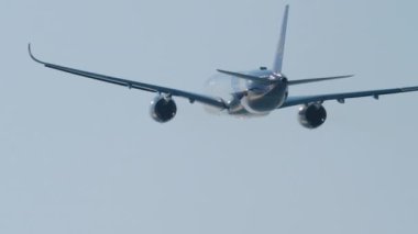 Airbus A350 tırmanıyor