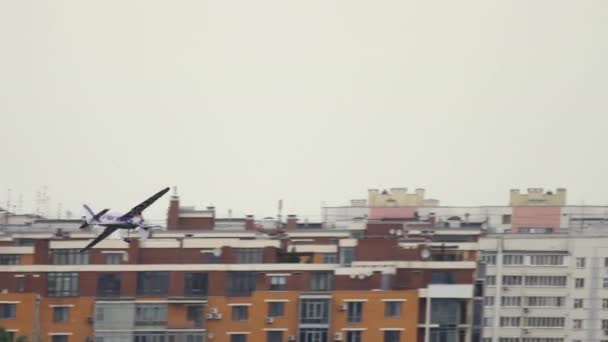 Red Bull Air Race uitdaging sport vliegtuig prestaties — Stockvideo