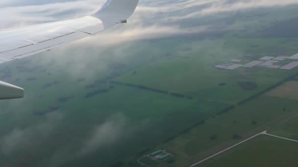 Kalkan uçağın hava görüntüsü — Stok video
