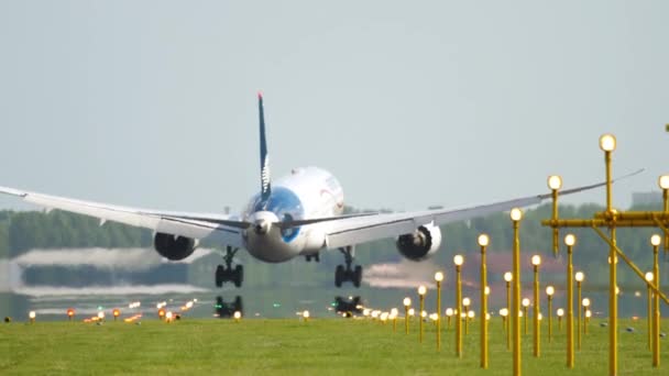 Aeroméxico Boeing 787 Dreamliner aterrizaje en Amsterdam — Vídeo de stock