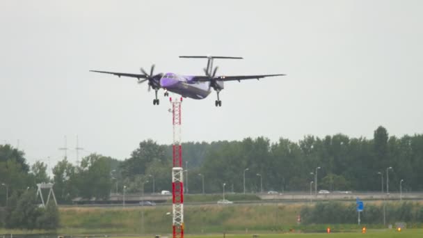 Flugzeug landet in Düsseldorf — Stockvideo