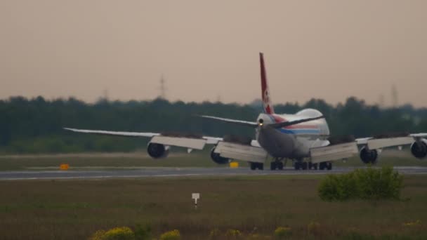 Cargolux Boeing 747 airfreighter decelerating after landing — Stock video