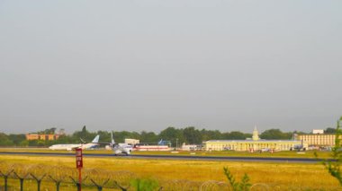 ALMATY, KAZAKHSTAN - 27 Haziran 2025: Kazakistan Cumhuriyeti Sınır Hizmetleri C-295, 29501 sefer sayılı Aircraft Airbus Almaty Havaalanı 'ndan havalanmıştır.