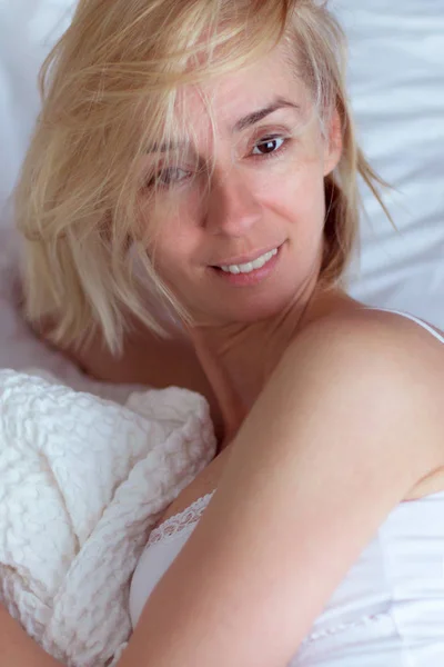 Young Woman In White Bedding. Morning Concept. Awakening. Portrait — Stock Photo, Image
