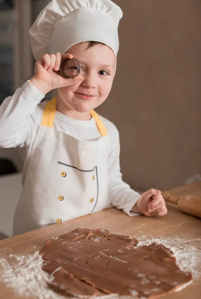 Dziecko Sprawia Pliki Cookie Koncepcja Piekarni Dzieci Szkolenia — Zdjęcie stockowe