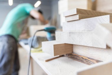 Ağaç işleme işlemi. Doğrama Atölyesi. Makine. Arka plan kopya alanı ağaç marangoz