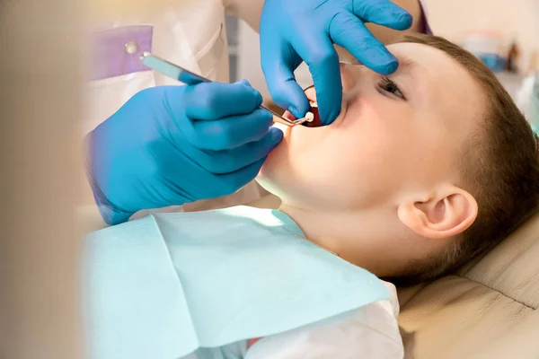 Çocuk Diş Tedavi. Diş Konsepti. Çocuk Doktoru