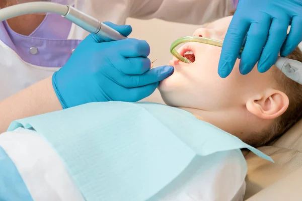 Çocuk Diş Tedavi. Diş Konsepti. Çocuk Doktoru
