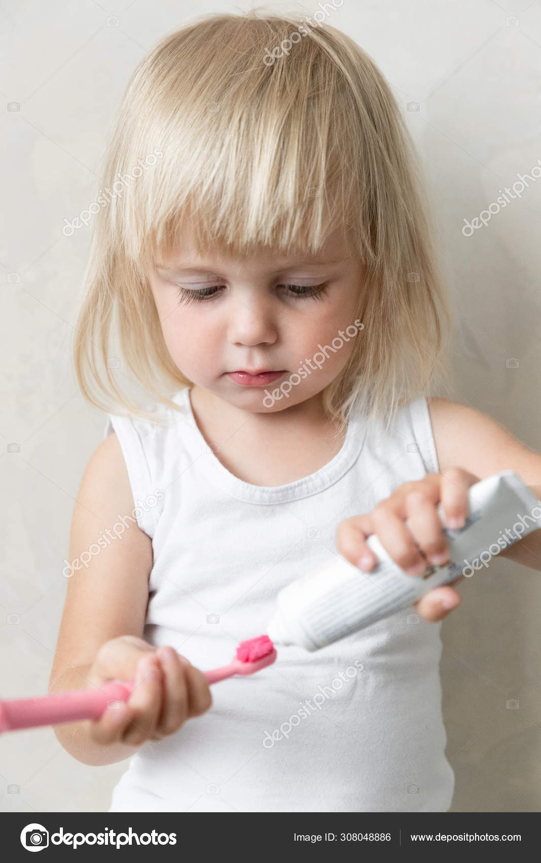 Petite Fille Brosse Les Dents Avec Brosse A Dents Sante Buccodentaire En Isolement Image Libre De Droit Par Haurashkoksu C Petite Fille Brosse Les Dents Avec Brosse A Dents Sante Buccodentaire En Isolement Image Libre De Droit Par Haurashkoksu C
