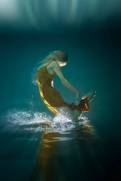 Mooi Meisje Aan Het Water Magie Artistieke Fotografie Diep — Stockfoto