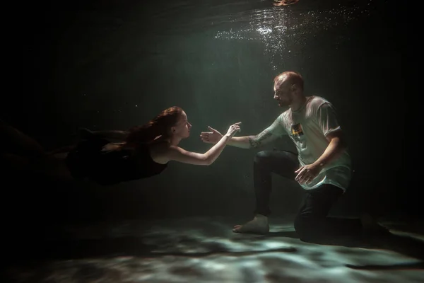 Historia Amor Bajo Agua Concepto Amor Retrato Hombre Una Mujer — Foto de Stock