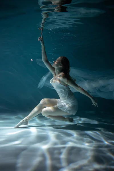 Beautiful Young Woman Posing Water Portrait — Stock Photo, Image