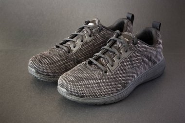 modern tarz siyah spor ayakkabı