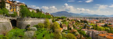 Bergamo, İtalya'nın panoramik görünüm