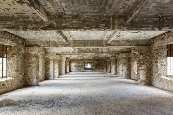 Interior abandonado do edifício — Fotografia de Stock