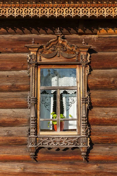 Janelas Madeira Com Molduras Arquitetura Russa Antiga Tradicional — Fotografia de Stock