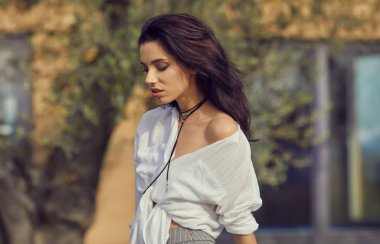 Onun ev Bahçesi yaz aylarında istirahat kadın