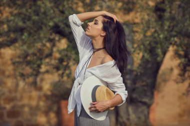 Onun ev Bahçesi yaz aylarında istirahat kadın