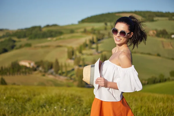 Tuscany Turystyka Kobieta Odwiedza Toskanii Prowincji Siena Włochy — Zdjęcie stockowe