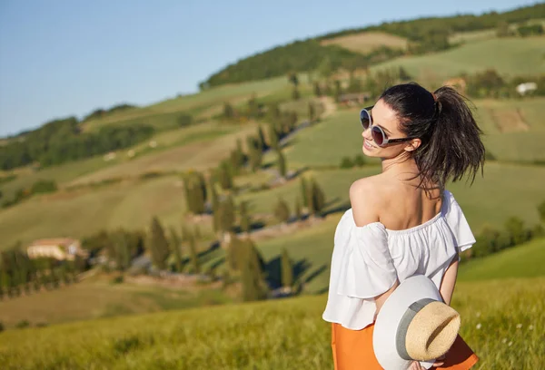 Toskana Tourismus Frau Besucht Die Toskanische Landschaft Der Provinz Siena — Stockfoto