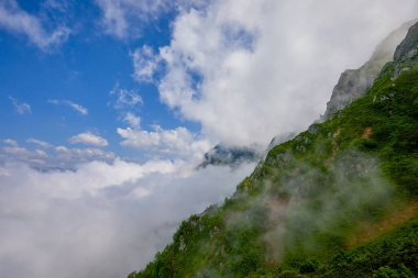 Dağların üzerinden. Rosa Khutor. Sochi, Rusya Federasyonu  