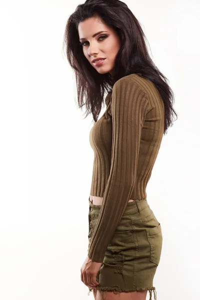 Atraente Jovem Morena Mulher Modelo Vestindo Elegante Exército Verde Ombro — Fotografia de Stock