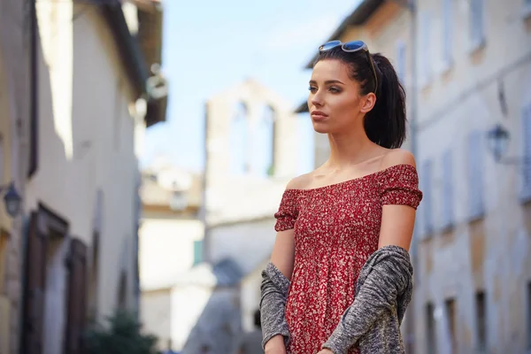 Mulher Atraente Turista Com Chapéu Cidade Italiana Velha — Fotografia de Stock