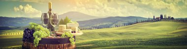 Tuscany, İtalya 'da üzüm bağında kırmızı şarap