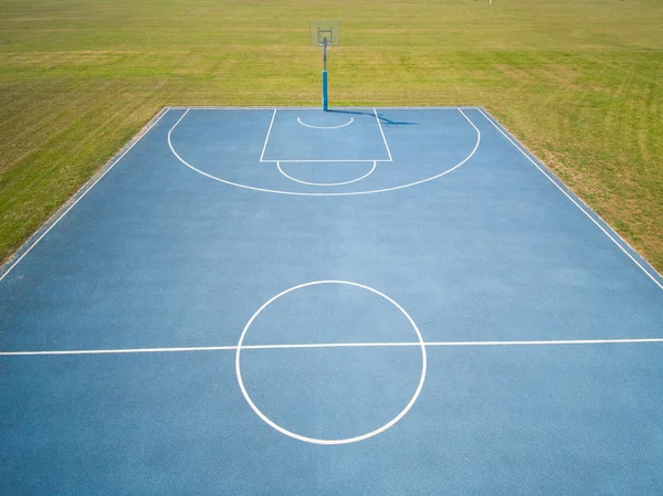屋外の青いバスケット ボール裁判所の空中写真 — ストック写真