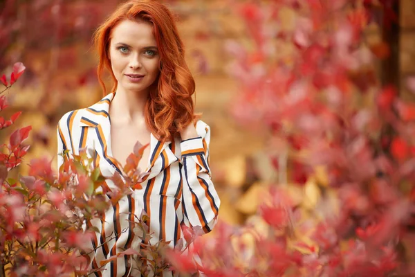 Smiling Redhead Outdoors Backlit Sun Fashion Shoot Close Woman Portrait — Stock Photo, Image