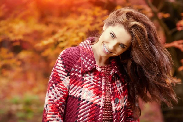 Herfst Vrouw Herfst Park Sjaal Lederen Handschoenen — Stockfoto