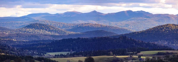 Bieszczady 山在秋天 Podkarpackie — 图库照片